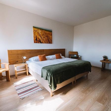 Bio Farma & Penzion Zlaty Hyl Novacany Экстерьер фото