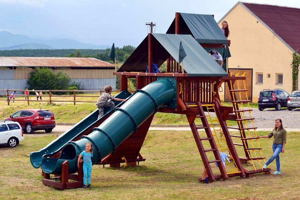Bio Farma & Penzion Zlaty Hyl Novacany Экстерьер фото